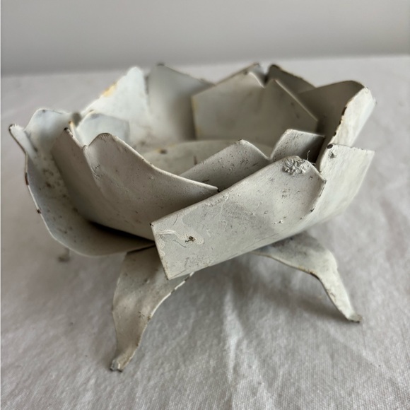 Vintage metal floral candle holder - Picture 3 of 7